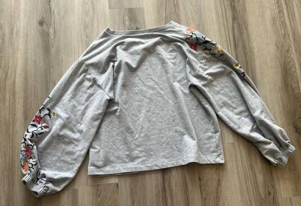 a.n.a  L Gray Floral Embroidered Shoulders Crew Neck Sweater