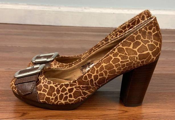 Fossil  Maddox Pump Giraffe Pattern and Stacked Heel Size 9