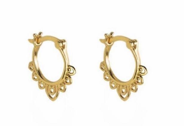 18K Gold Plated Hollow Flower Hoop Earrings for Women