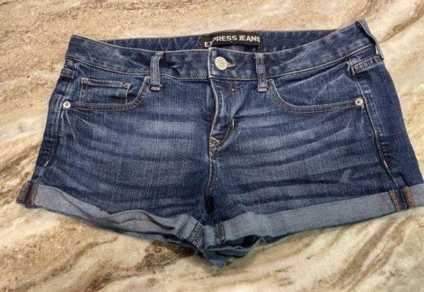 EXPRESS  Shorts 8 Mid Rise Cuffed Dark Wash Blue Stretch 3” Inseam Jean Denim