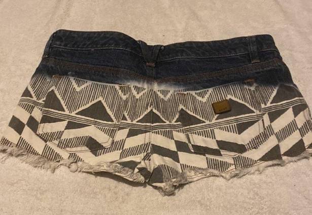 Roxy  Distressed Frayed Denim Booty Skater Shorts Aztec​​