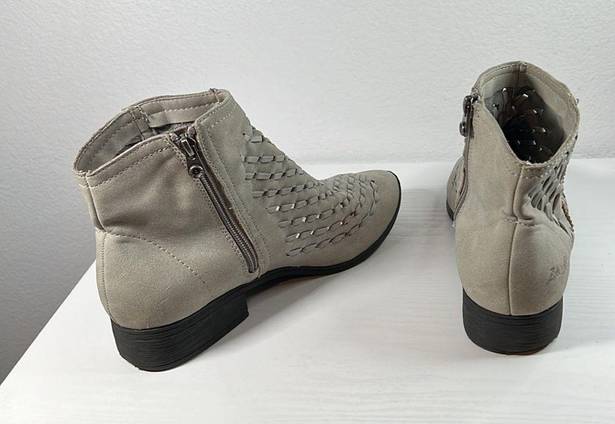 blowfish  Malibu Gray Weaved Suede Booties Size 9