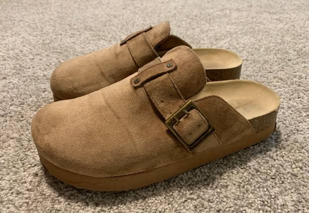 American Eagle Clogs-