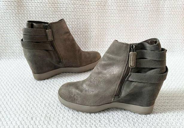 Eileen Fisher  Zest Mineral Metallic Silver Wedge Ankle Heel Strap Boots Shoes 7