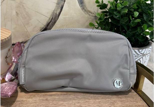 Lululemon  everywhere silver belt bag✨