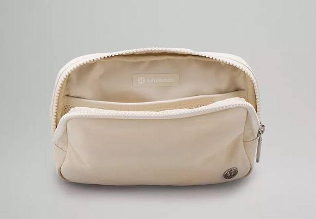 Lululemon Everywhere Belt Bag 1L Wordmark White Opal