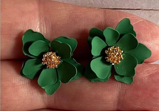 Petal Green  Flower Stud  Earrings