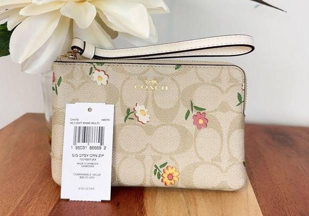 Coach NWT  Corner Zip Wristlet In Signature Canvas With Nostalgic Ditsy Print