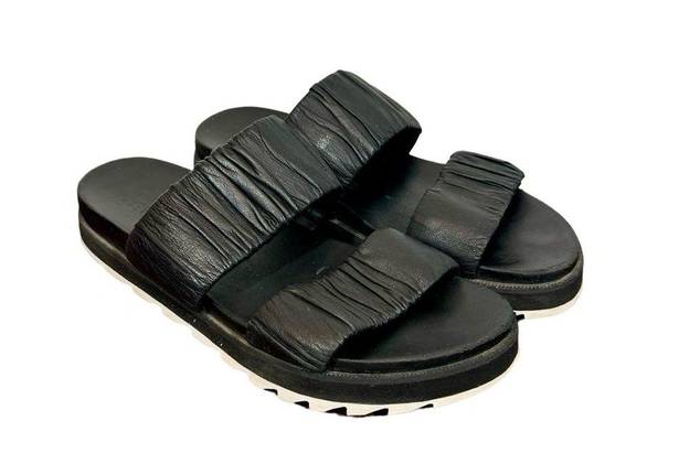 Sorel  Roaming Two Strap Leather Slide Flat Sandals Black/White