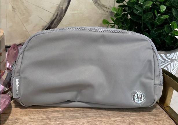 Lululemon  everywhere silver belt bag✨