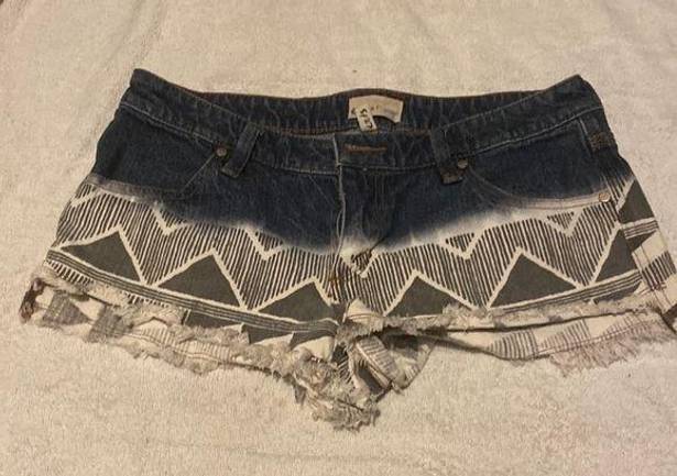 Roxy  Distressed Frayed Denim Booty Skater Shorts Aztec​​