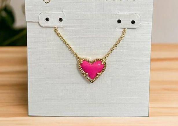 Kendra Scott New!  Ari Heart Gold Pendant Necklace in Neon Pink Magnesite