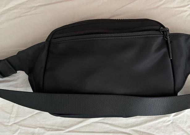 Lululemon Everywhere Belt Bag