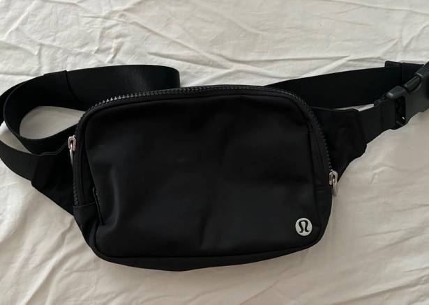 Lululemon Everywhere Belt Bag