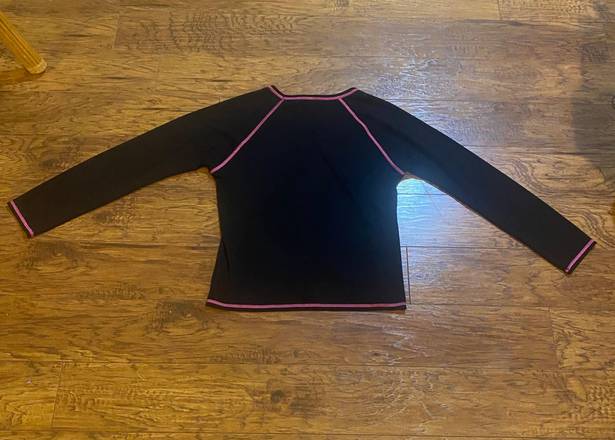 Natori Black Lounge long sleeve top with pink threads