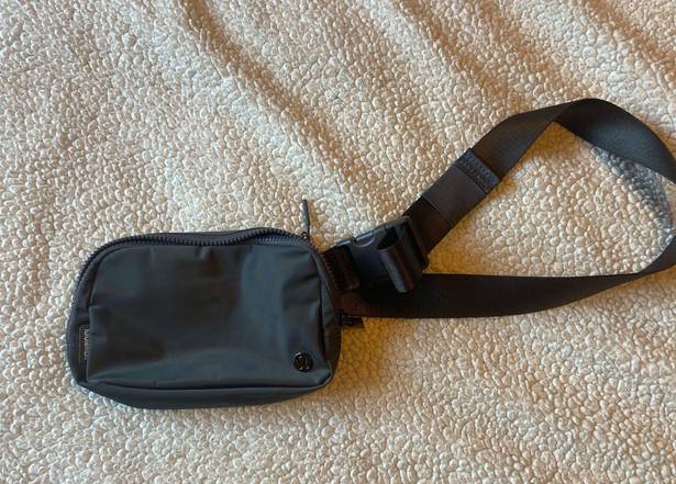 Lululemon Everywhere Belt Bag