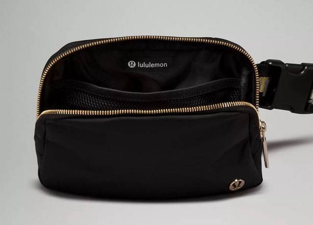 Lululemon Everywhere Belt Bag