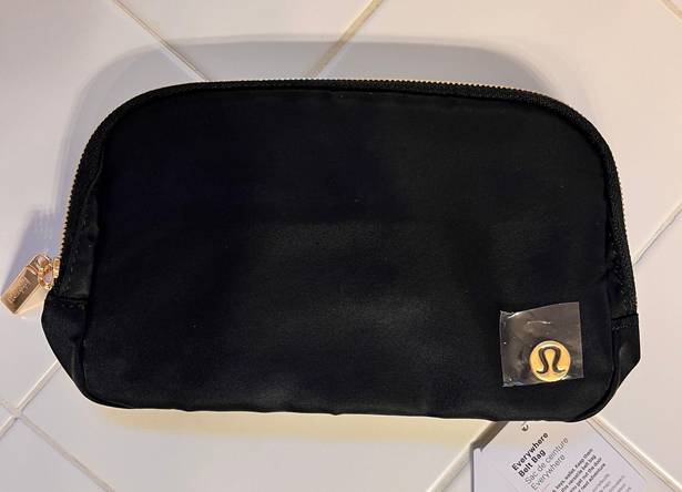 Lululemon Everywhere Belt Bag 1L Black/Gold