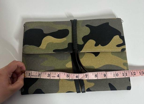 Stella & Dot  Bellamy Camo Green Clutch