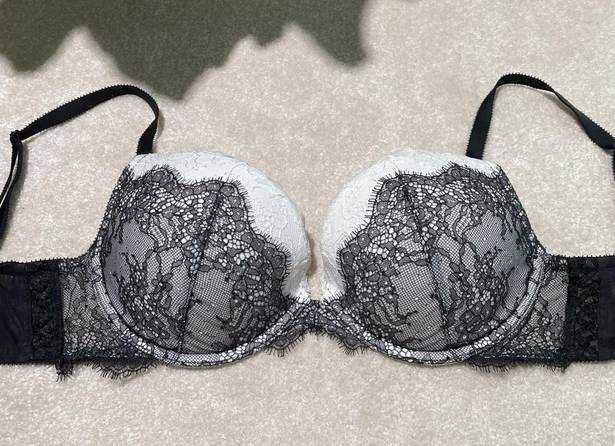 New Victoria's Secret Very Sexy Push-Up Bra In Black - 32DDD – Mall  Closeouts