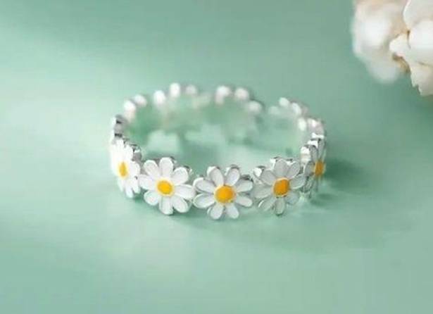 Daisy Adorable Ladies Adjustable  Ring Size 5-9