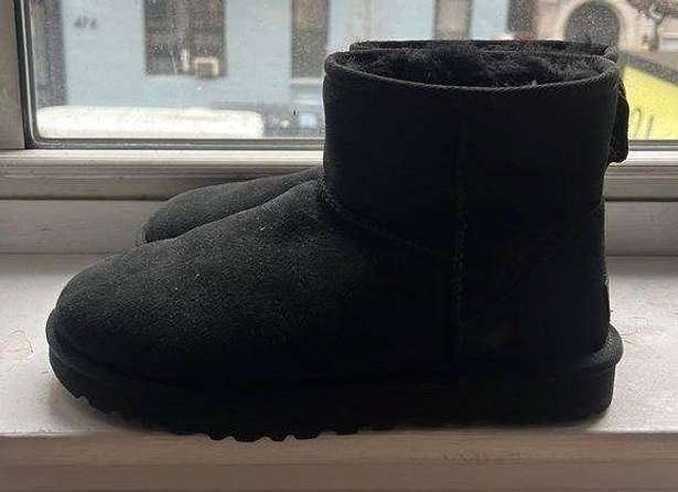 UGG Black  Mini’s