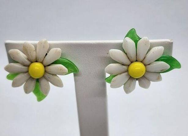 Daisy HP! Vintage West Germany White  Screw On Earrings