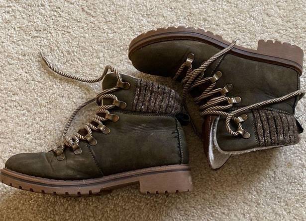 Big Buddha Olive green lace up boots