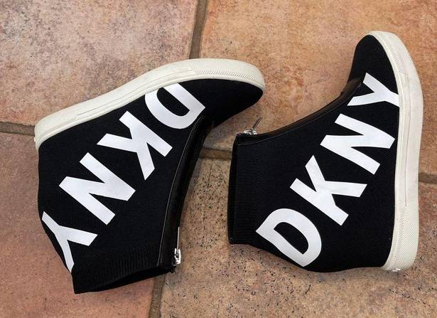 DKNY  TEXTILE WEDGE SNEAKER