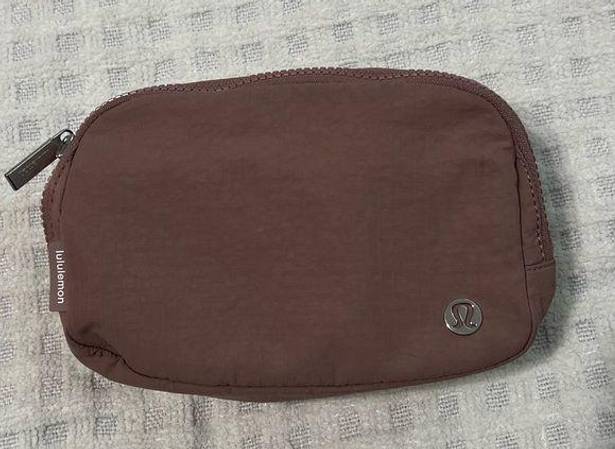 Lululemon  Everywhere Belt Bag 1L  -Twilight Rose