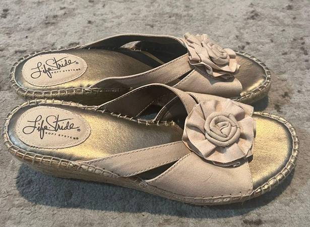 Life Stride NWB  Womens Floral Wedge Slide Size 9 Beige