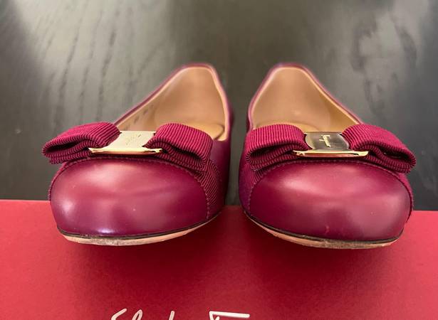 Salvatore Ferragamo EUC  Varuna Corniola Flats