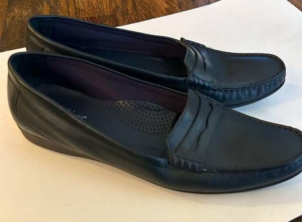 Auditions  ladies navy blue leather comfort style retro loafers size 11M