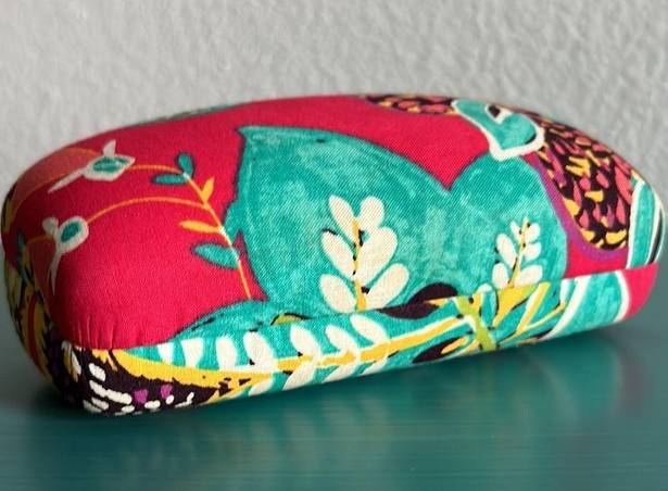 Vera Bradley  Hard Shell Fabric Covered Clam Closure Sunglasses Travel Case