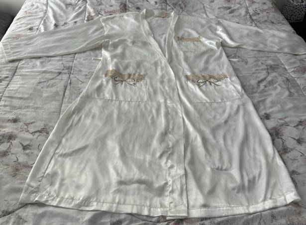 Victoria's Secret Vintage Victoria’s Secret White Satin Embroidered Lace Pockets Maxi Robe, size L Gold Label