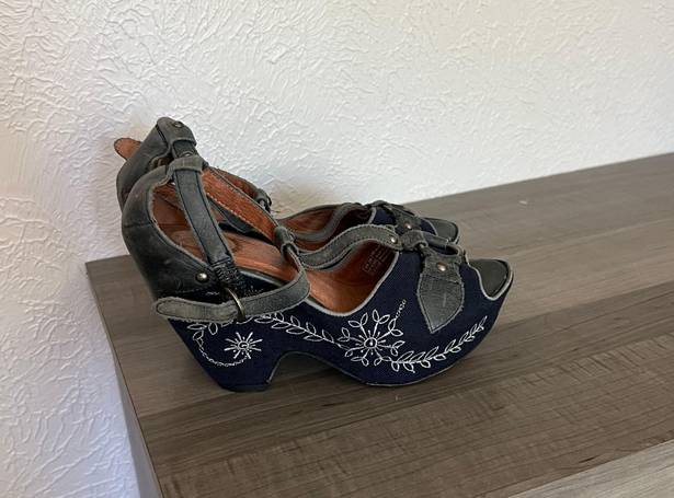 Ariat vista navy floral embroidered t-strap leather wedges 7