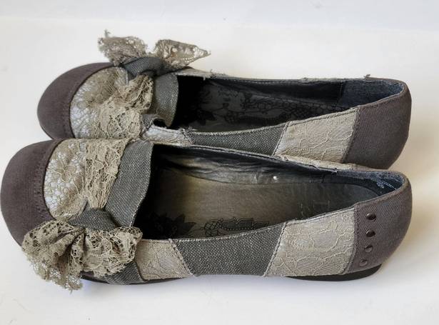 BKE  Tomgirl gray canvas lace bow contrast flats size 10