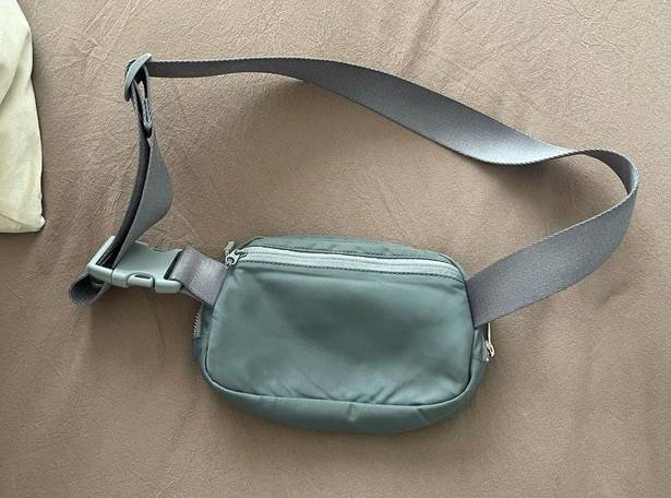 Lululemon  Everywhere Belt Bag 1L