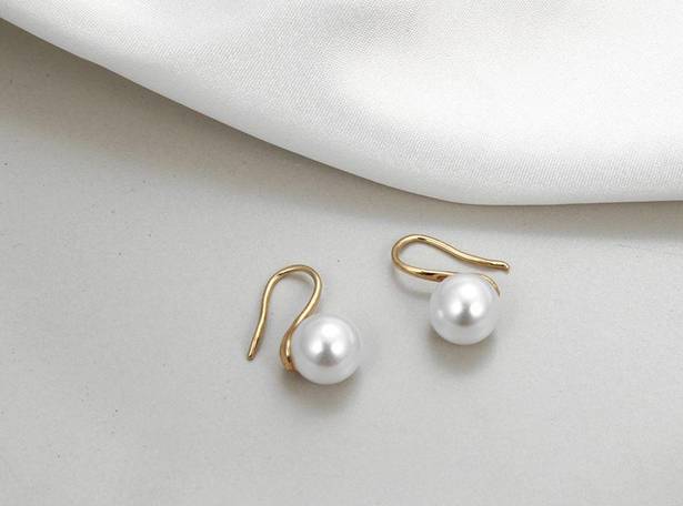 Elegant white pearl dangle drop earrings for women Gold