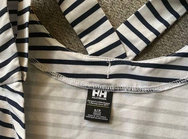 Helly Hansen  // Black + White Active Workout Top