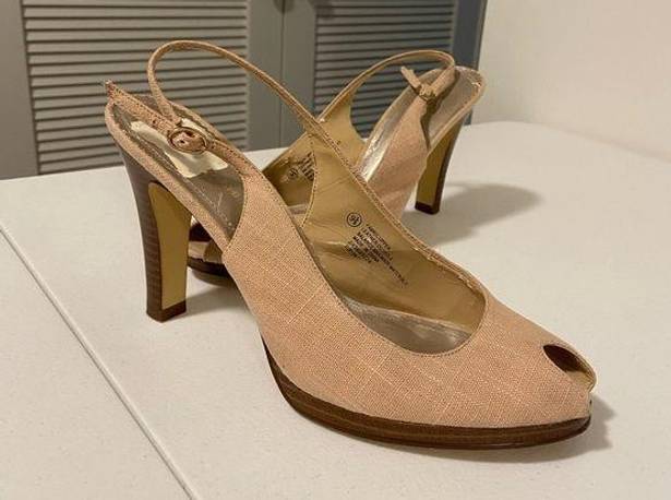 Isaac Mizrahi  tan peep toe heels — size 9.5