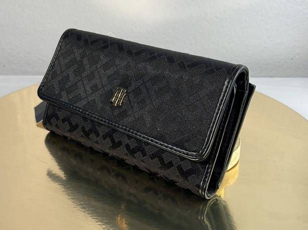 Tommy Hilfiger  Black Wallet Zip Around Wallet / Flap Wallet New