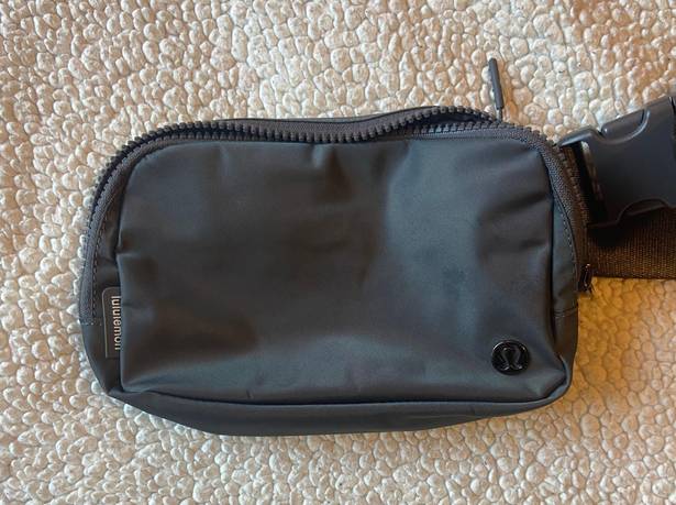 Lululemon Everywhere Belt Bag