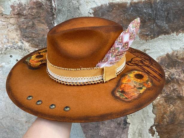 Idyllwind Nwt “Howdy Fall”  Spice OS Hand Burned Felt Hat