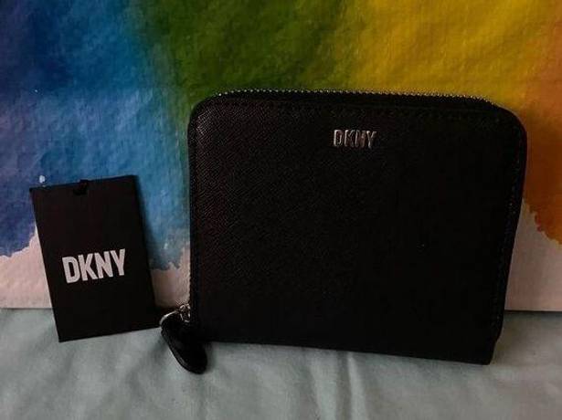 DKNY  Designer Black Zip Up Wallet