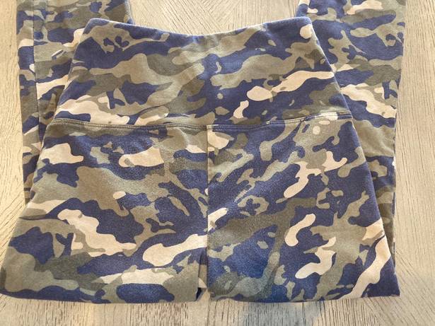 Lysse Mint high waisted  camo cropped leggings. Sz S