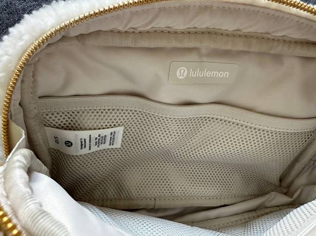 Lululemon Everywhere Fleece Belt Bag Large