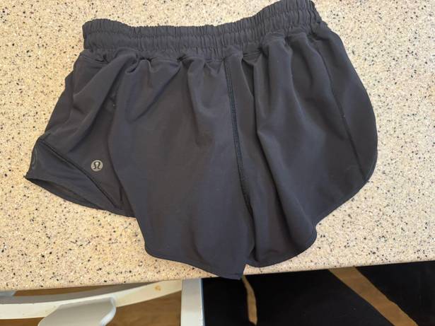 Lululemon Black Hotty Hot 2.5” Shorts Size 4 - $31 (54% Off Retail) - From  Mia