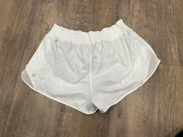 Lululemon white high rise hotty hot  shorts 2.5”