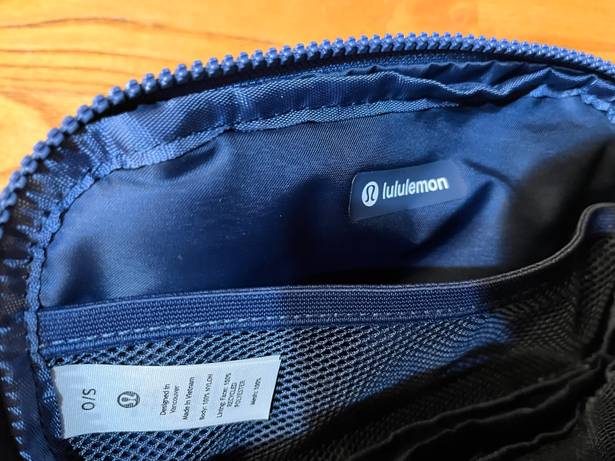 Lululemon Everywhere Belt Bag pitch Blue 1L Brand New